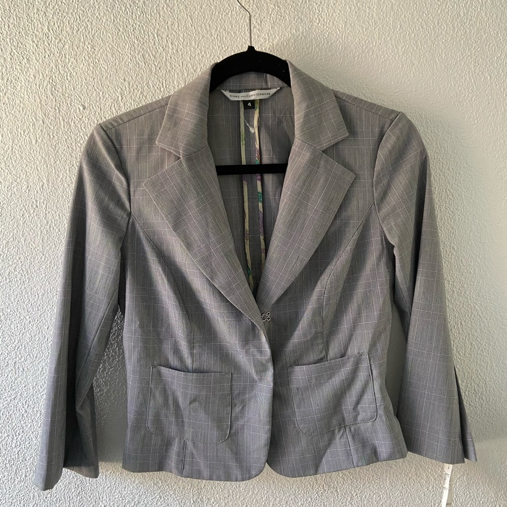 DIANE VON FURSTENBERG plaid blazer w flower detail